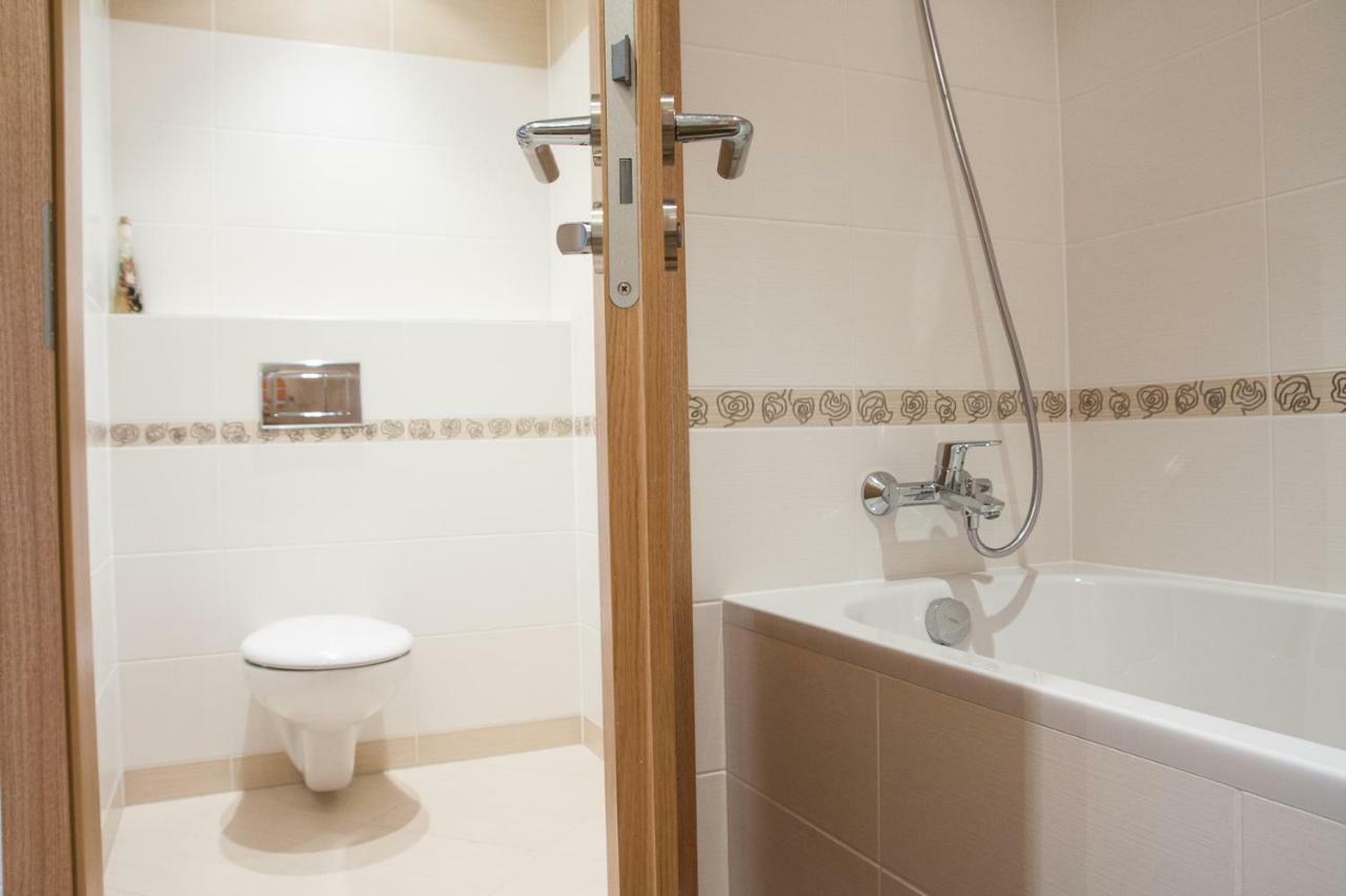 Prostorny 3 Pokojovy Apartman S Dvema Terasami Prague Exterior photo